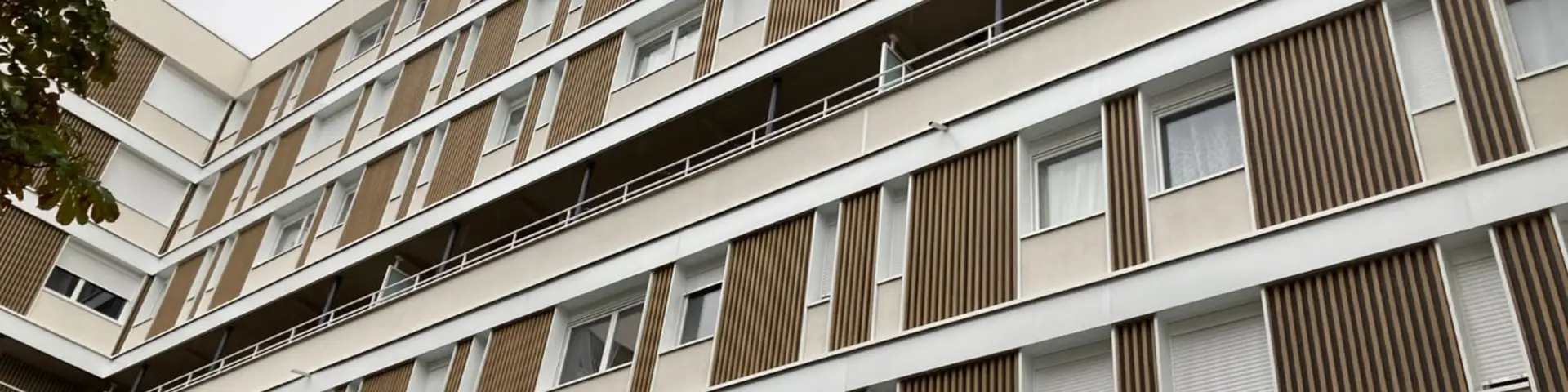 Façades rénovées à Echirolles avec la solutions EnveoVent Duo 