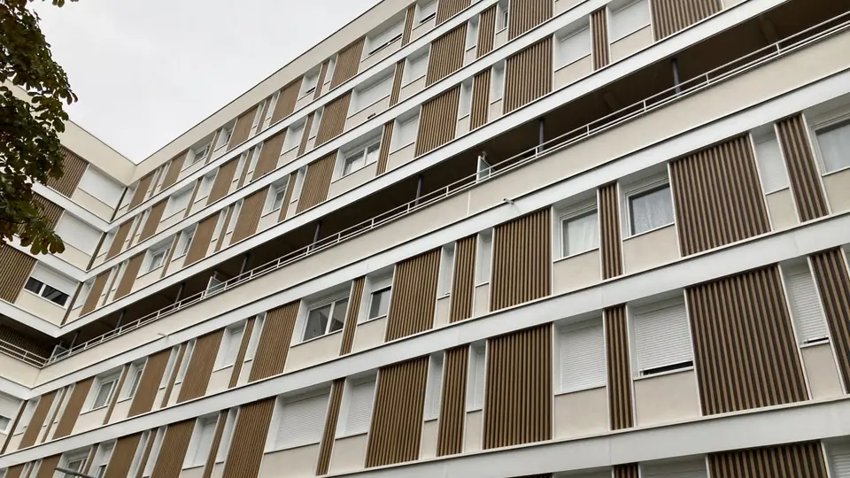 Façades rénovées à Echirolles avec la solutions EnveoVent Duo 